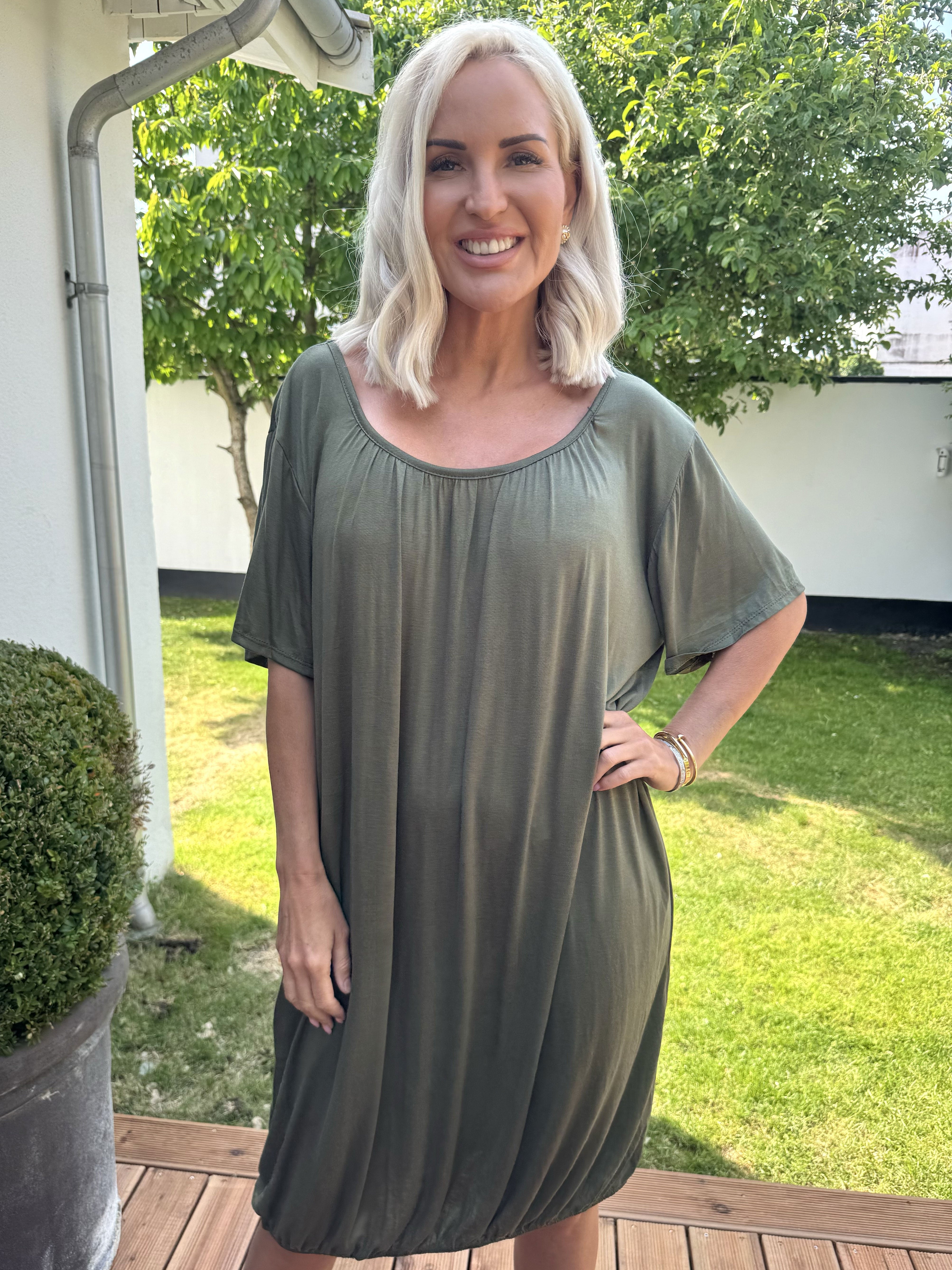 Miracle Dress - Basis kjole i viskose med elastik forneden